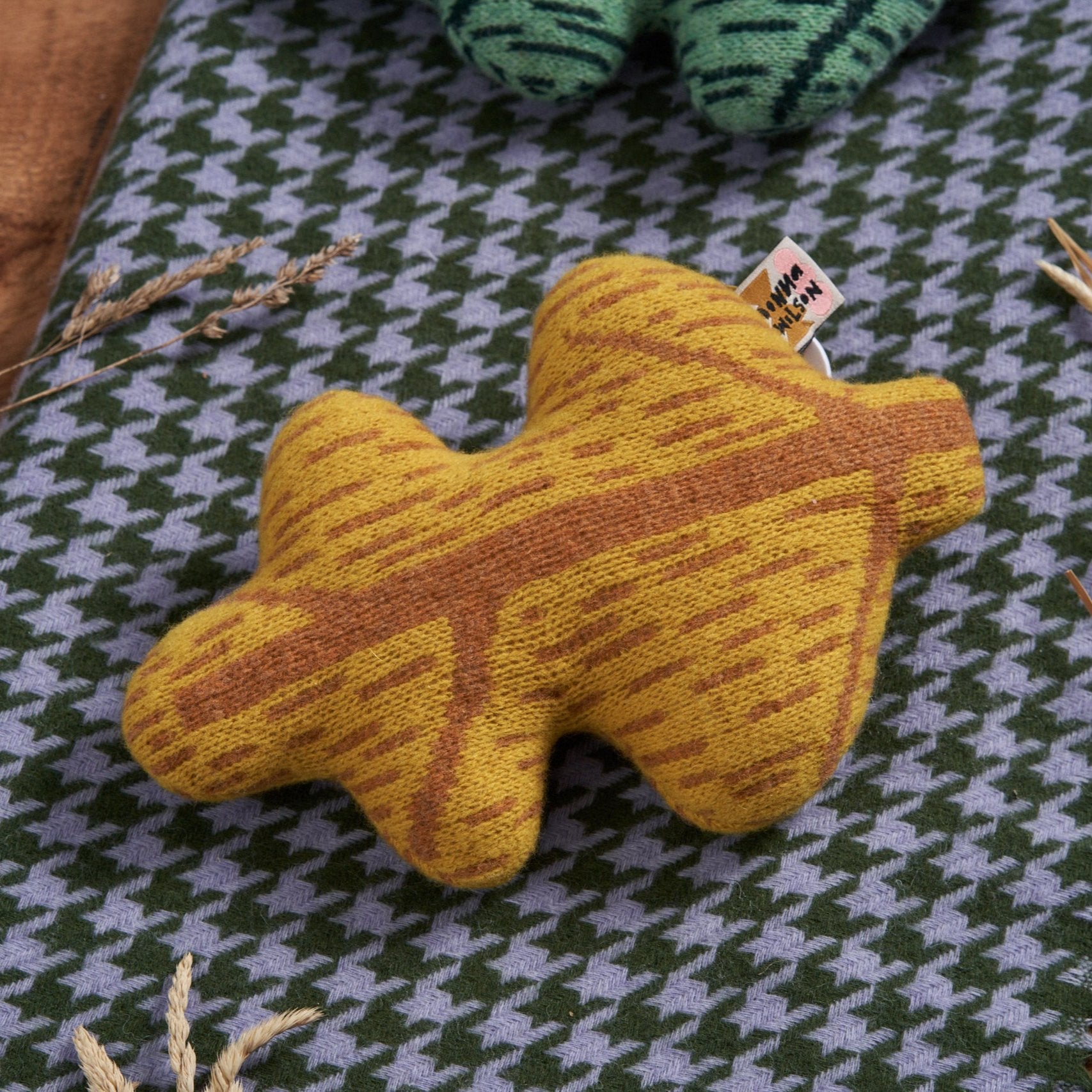 Donna Wilson Mini Leaf Cushion - Thumbnail 2