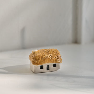 Glenshee Pottery Thatched Bothy Straw